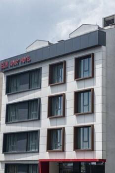Elm Suite Hotel