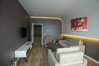 Elm Suite Hotel