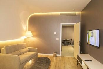 Elm Suite Hotel