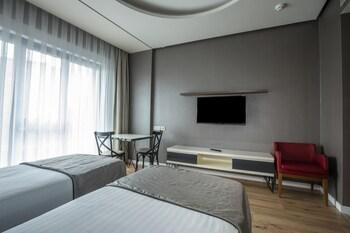 Elm Suite Hotel