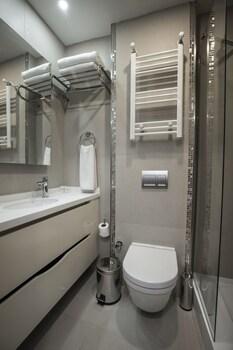 Elm Suite Hotel