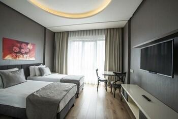 Elm Suite Hotel