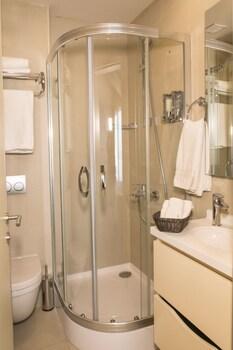 Elm Suite Hotel