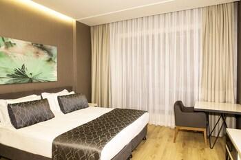 Elm Suite Hotel