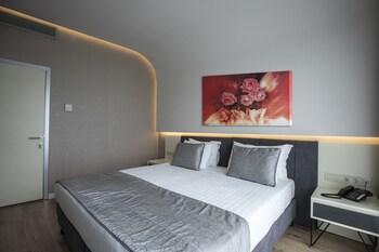 Elm Suite Hotel