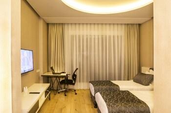 Elm Suite Hotel