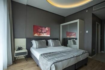 Elm Suite Hotel