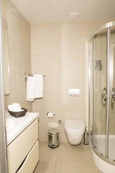 Elm Suite Hotel