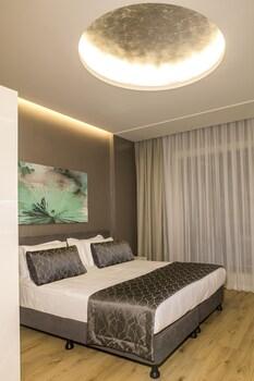 Elm Suite Hotel