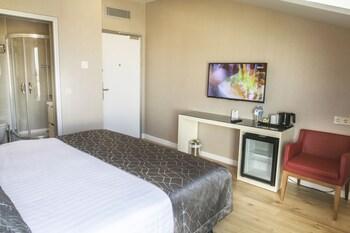 Elm Suite Hotel