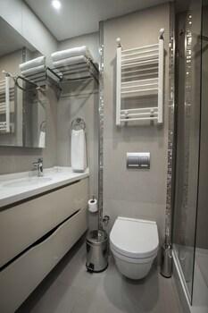 Elm Suite Hotel