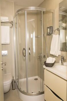 Elm Suite Hotel