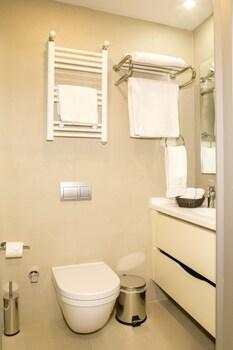 Elm Suite Hotel