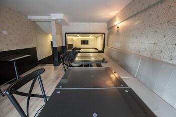 Elm Suite Hotel