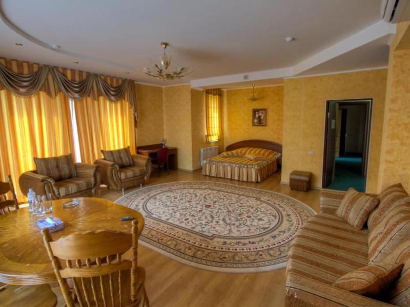 Отель Лотус