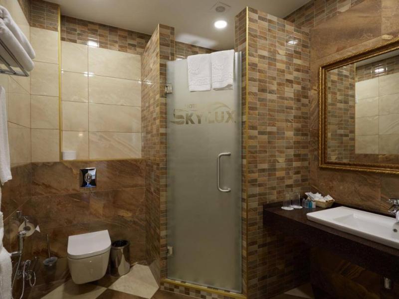 Sky Lux Hotel