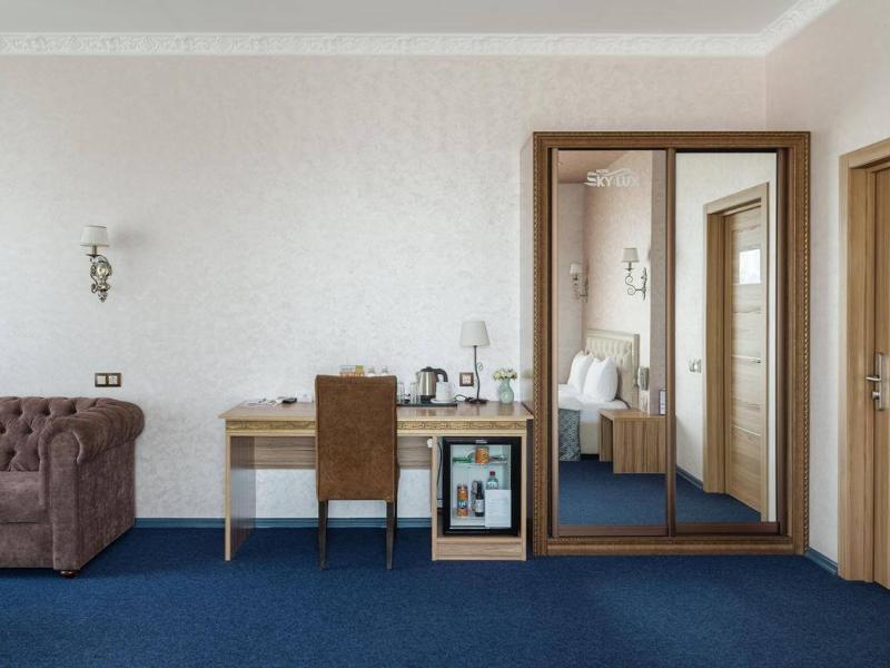 Sky Lux Hotel