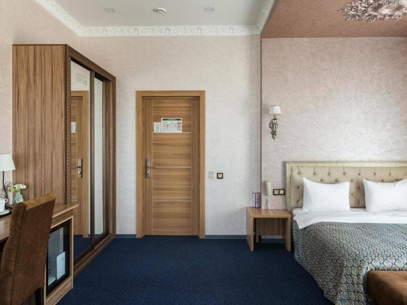 Sky Lux Hotel