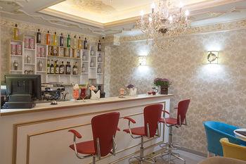 Empire Suite Hotel