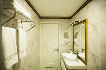 Empire Suite Hotel