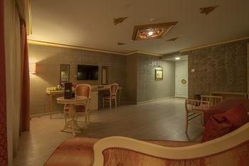Empire Suite Hotel
