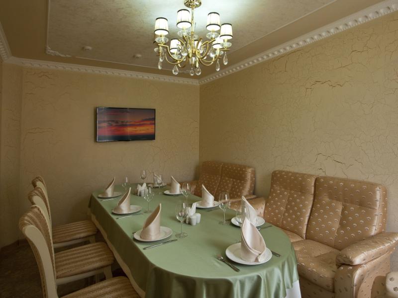 Grand Leonardo Hotel