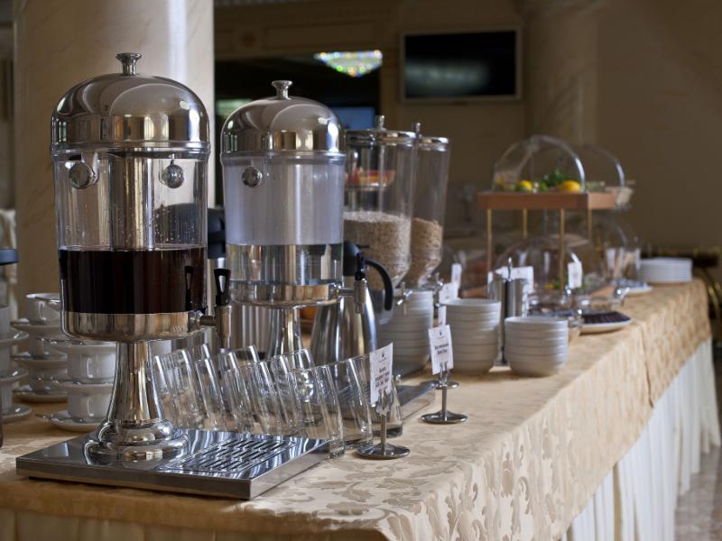 Grand Leonardo Hotel