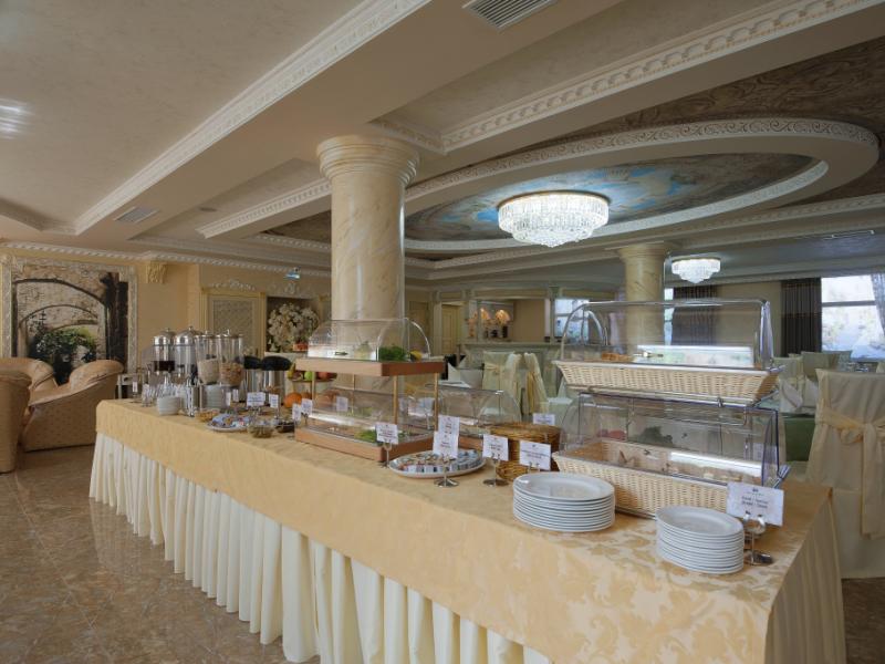 Grand Leonardo Hotel