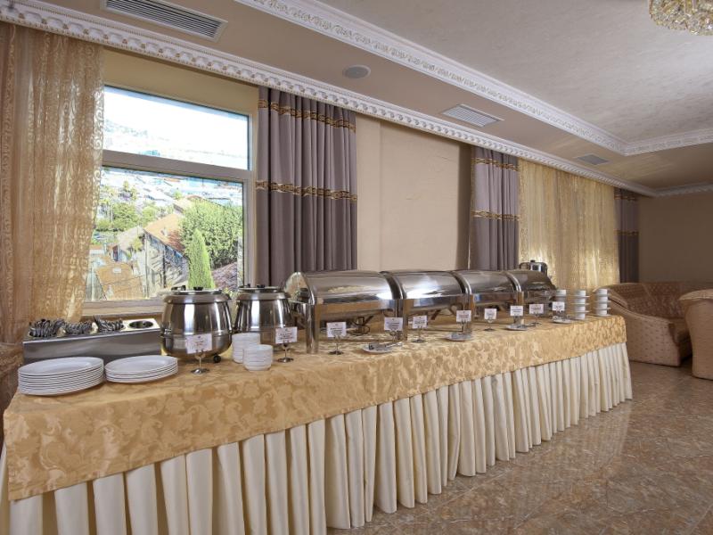 Grand Leonardo Hotel