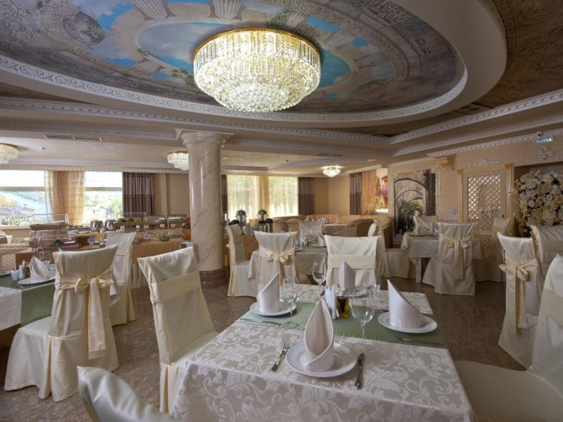 Grand Leonardo Hotel