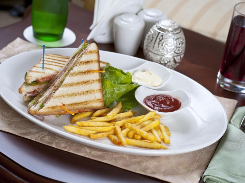 Grand Leonardo Hotel