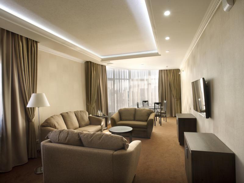 Grand Leonardo Hotel