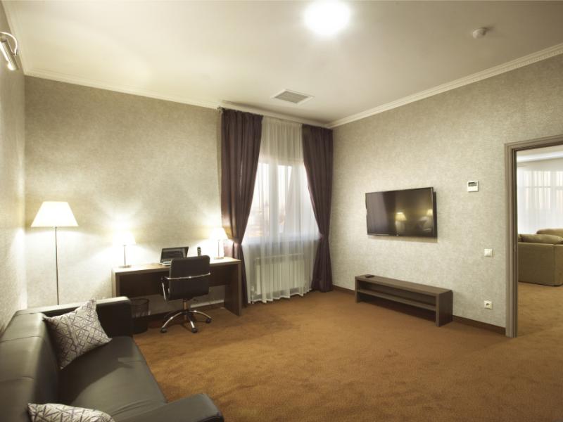 Grand Leonardo Hotel