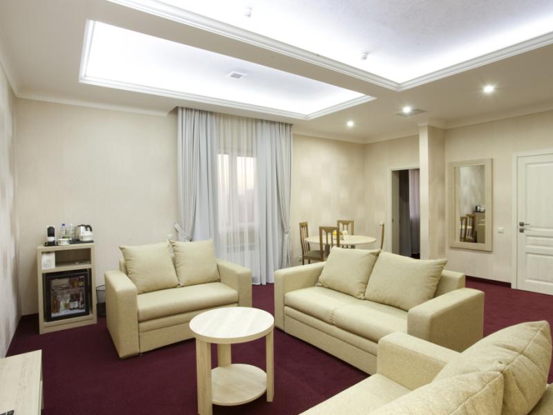 Grand Leonardo Hotel