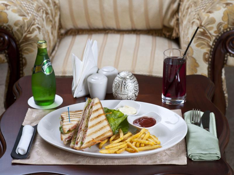 Grand Leonardo Hotel