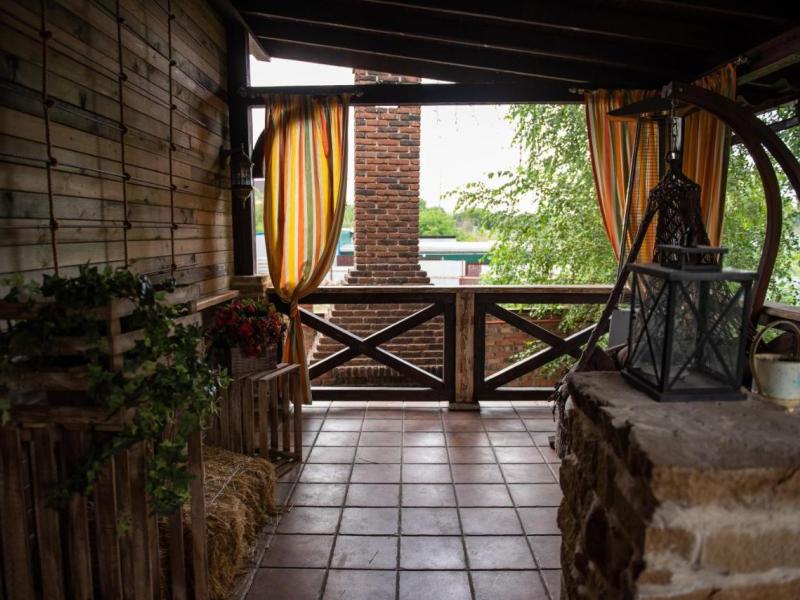Rassl Country Home
