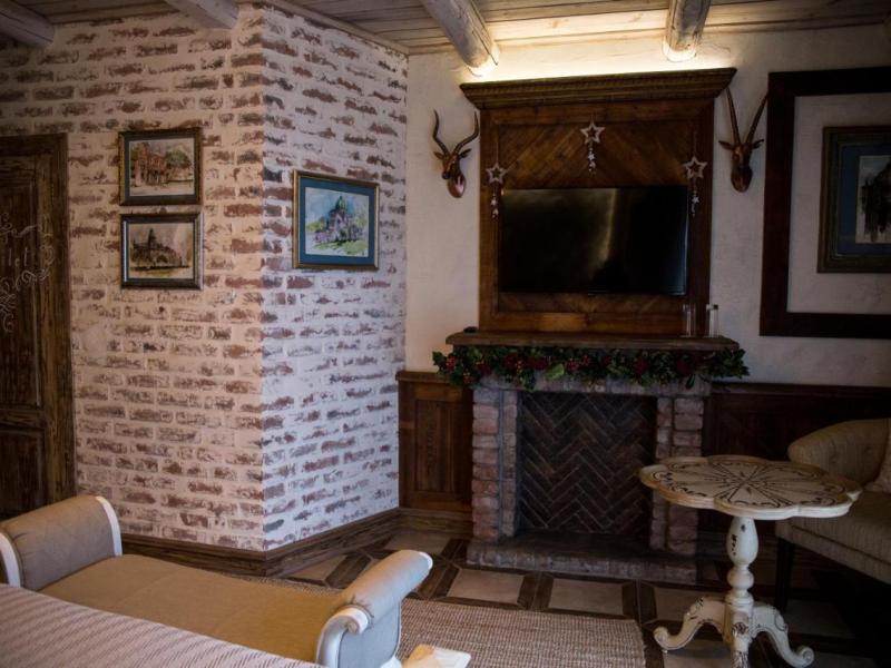 Rassl Country Home