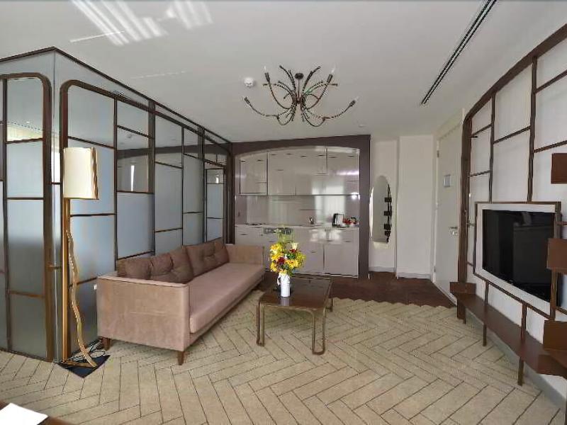 Upsuites Hotel