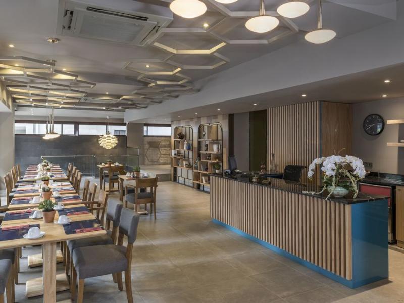 Upsuites Hotel