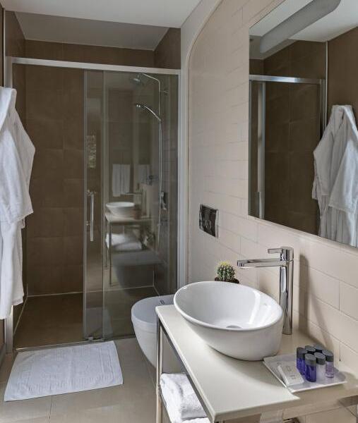 Upsuites Hotel