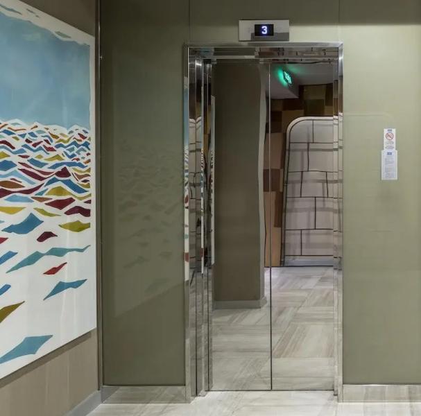 Upsuites Hotel