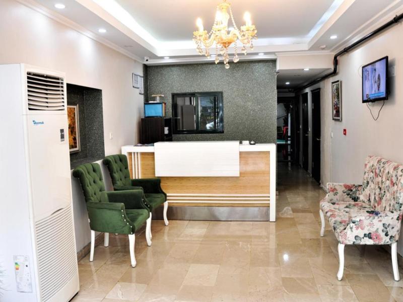 Monarch Hotel