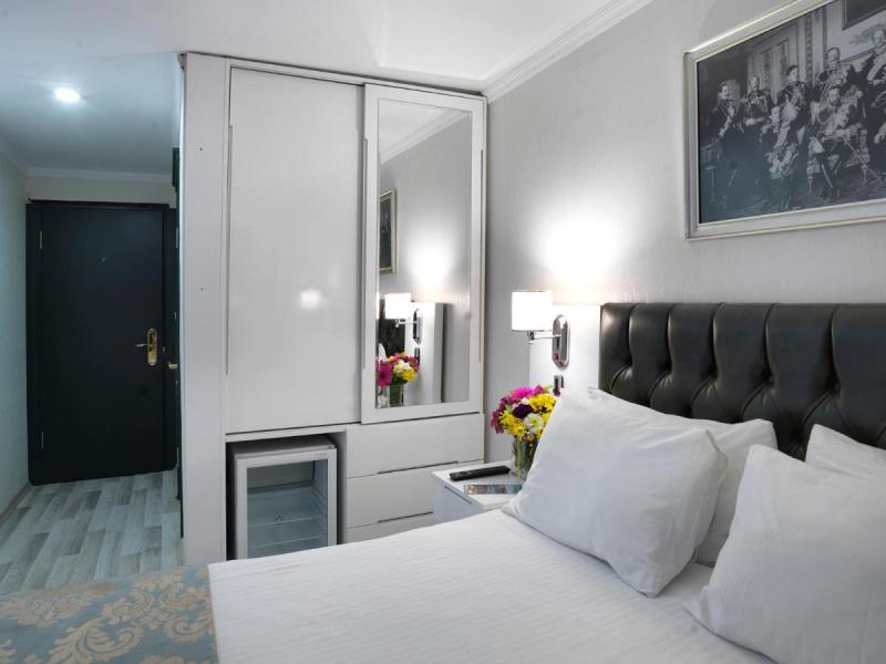 Monarch Hotel