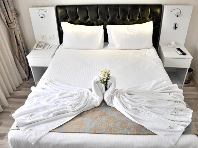 Monarch Hotel