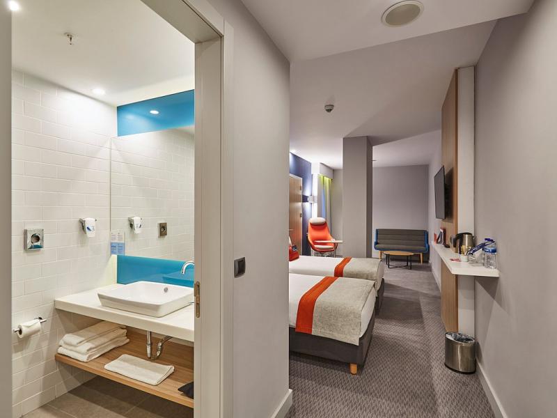 Holiday Inn Express Istanbul - Atakoy Metro