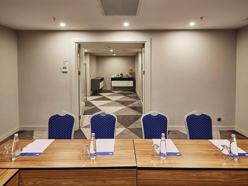 Holiday Inn Express Istanbul - Atakoy Metro