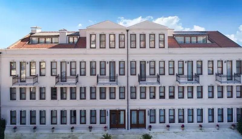 1890 Suites Hotel