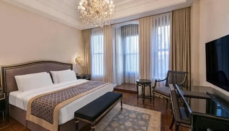 1890 Suites Hotel