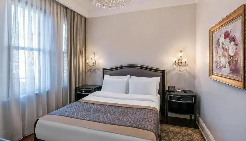 1890 Suites Hotel