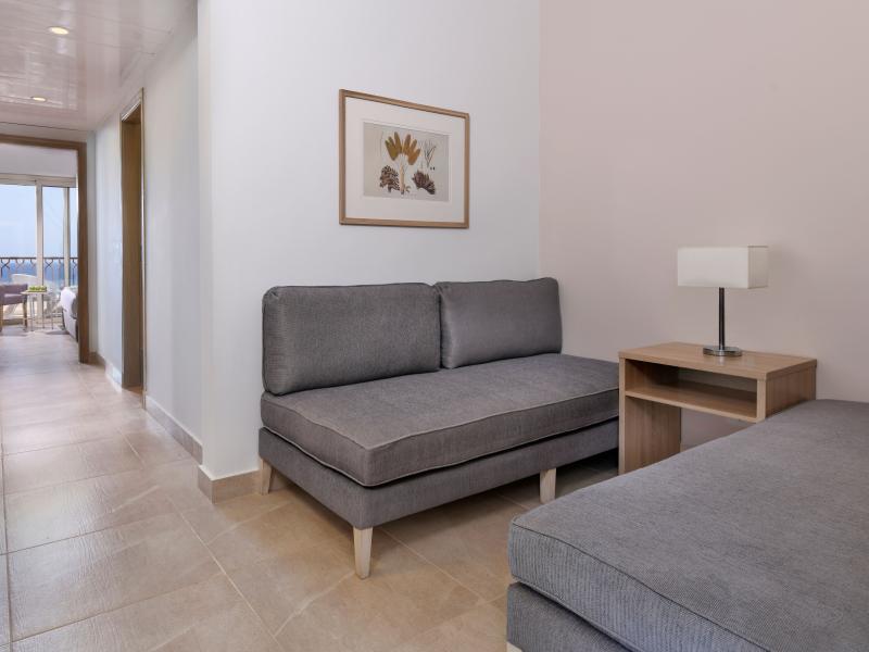 Jaz Costa Mares (16+)